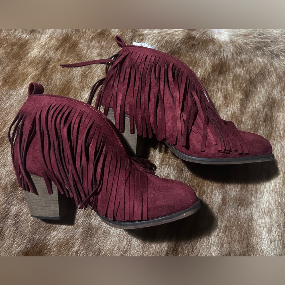 Mata Fringed Ankle Booties Size 8 NWT